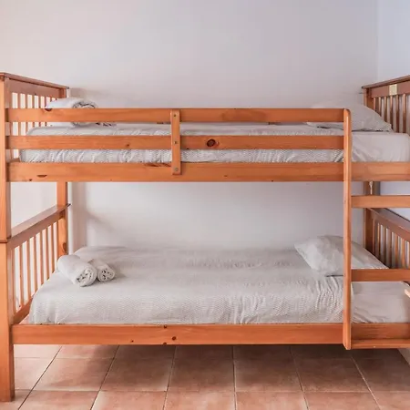 Estudios Lagido - Peniche Surf Camp Working Space & Surf Apartman Ferrel